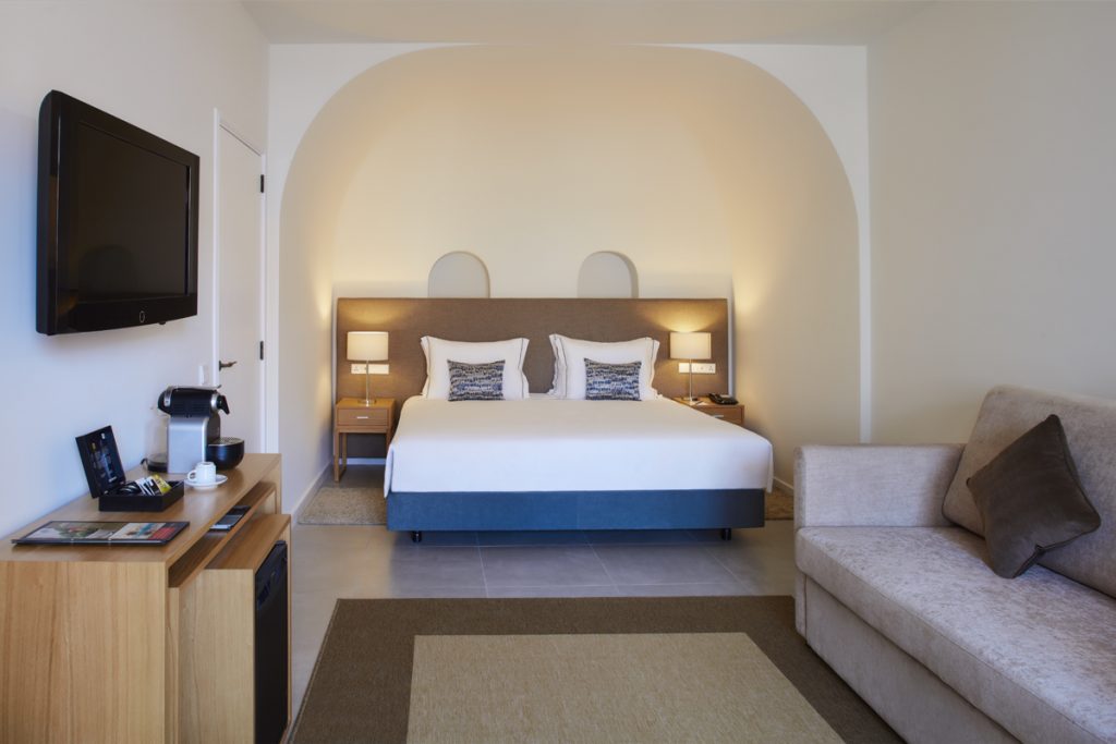 https://golftravelpeople.agiledigitalsolutions.co.uk/wp-content/uploads/2019/04/Tivoli-Lagos-Hotel_DELUXE_FAMILY_ROOM-1024x683.jpg