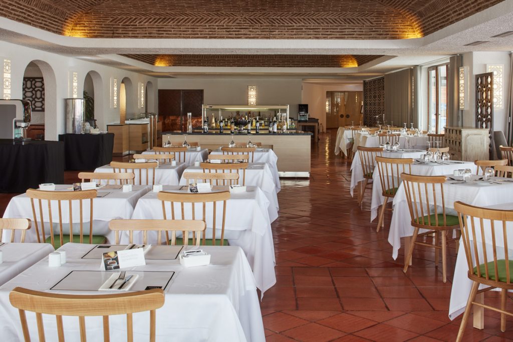 https://golftravelpeople.agiledigitalsolutions.co.uk/wp-content/uploads/2019/04/Tivoli-Lagos-Hotel_DINING_LACOBRIGA_6-1024x683.jpg