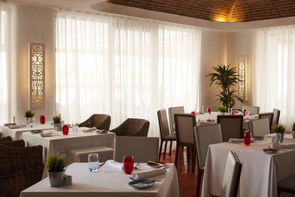 https://golftravelpeople.agiledigitalsolutions.co.uk/wp-content/uploads/2019/04/Tivoli-Lagos-Hotel_DINING_LA_TERRAZZA_4-1024x683.jpg