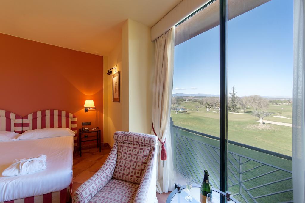 https://golftravelpeople.agiledigitalsolutions.co.uk/wp-content/uploads/2019/04/Torremirona-Relais-Hotel-Golf-Spa-Bedrooms-1.jpg