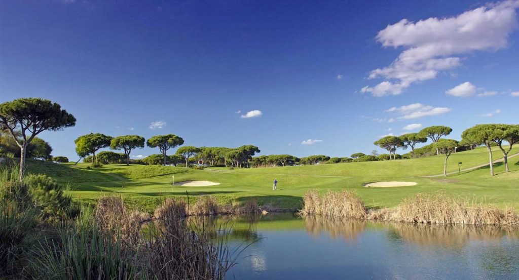 https://golftravelpeople.agiledigitalsolutions.co.uk/wp-content/uploads/2019/04/Vale-do-Lobo-Golf-Club-1-1024x553.jpg