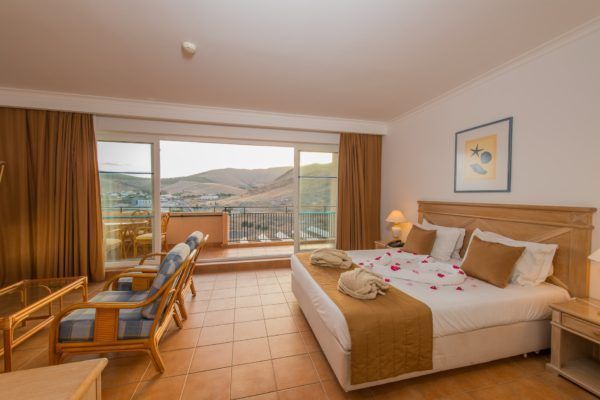 https://golftravelpeople.agiledigitalsolutions.co.uk/wp-content/uploads/2019/04/Vila-Baleira-Porto-Santo-Bedrooms-13.jpg