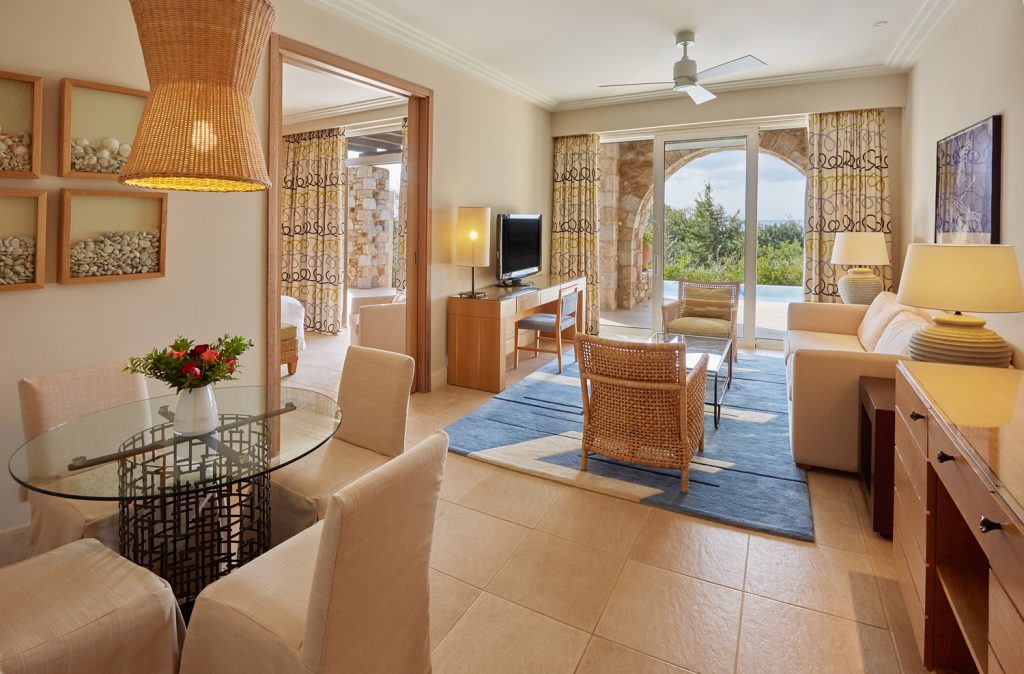 https://golftravelpeople.agiledigitalsolutions.co.uk/wp-content/uploads/2019/04/Westin-Resort-Costa-Navarino-Premium-Infinity-Suite-Living-Room-1024x674.jpg