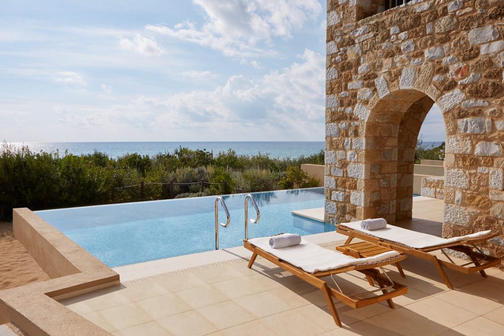 https://golftravelpeople.agiledigitalsolutions.co.uk/wp-content/uploads/2019/04/Westin-Resort-Costa-Navarino-Premium-Infinity-Suite-Pool-1024x683.jpg