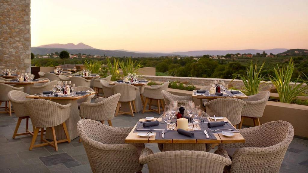 https://golftravelpeople.agiledigitalsolutions.co.uk/wp-content/uploads/2019/04/Westin-Resort-Costa-Navarino-Restaurants-and-Bars-3.jpg