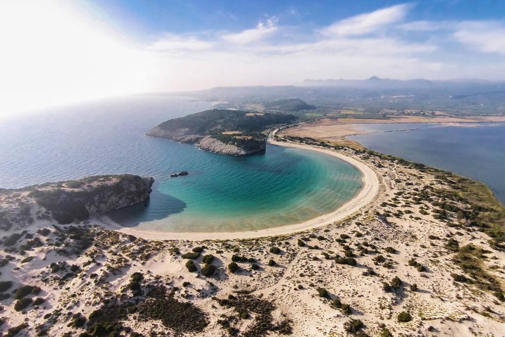 https://golftravelpeople.agiledigitalsolutions.co.uk/wp-content/uploads/2019/04/Westin-Resort-Costa-Navarino-Swimming-Pools-and-Leisure-Facilities-15.jpg