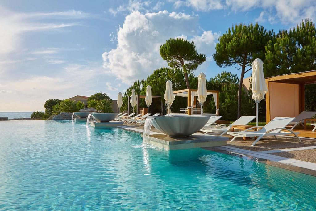 https://golftravelpeople.agiledigitalsolutions.co.uk/wp-content/uploads/2019/04/Westin-Resort-Costa-Navarino-Swimming-Pools-and-Leisure-Facilities-8.jpg