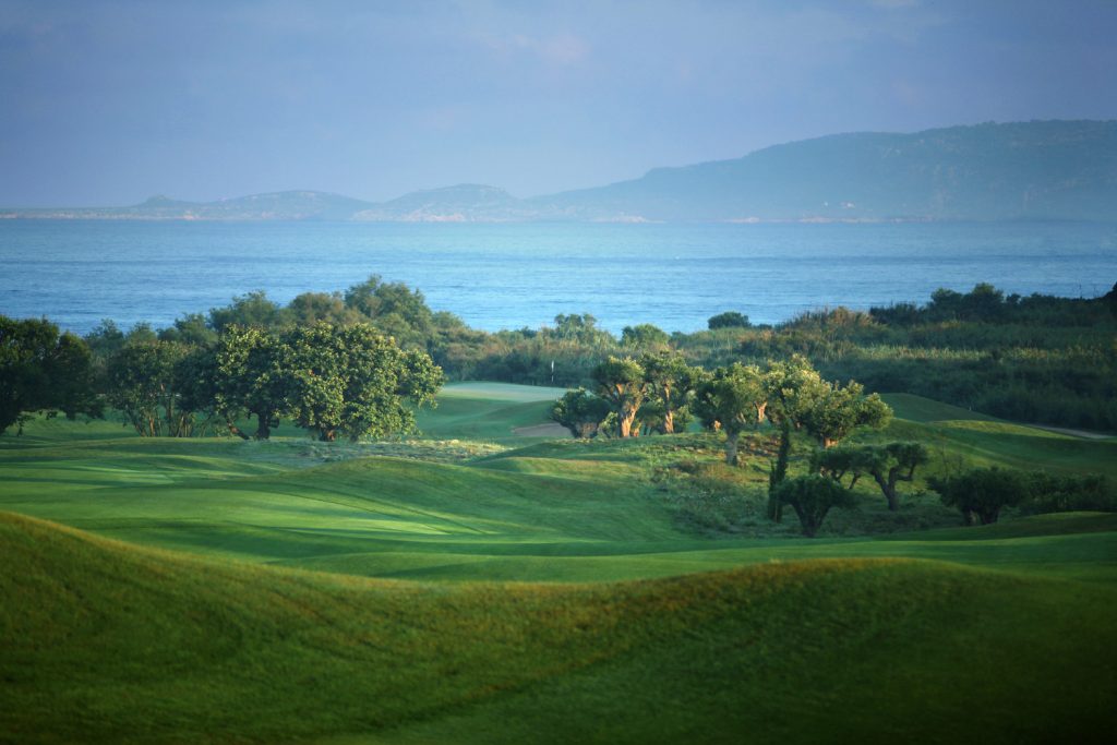 https://golftravelpeople.agiledigitalsolutions.co.uk/wp-content/uploads/2019/04/Westin-Resort-Costa-Navarino-The-Dunes-Course-2-1024x683.jpg