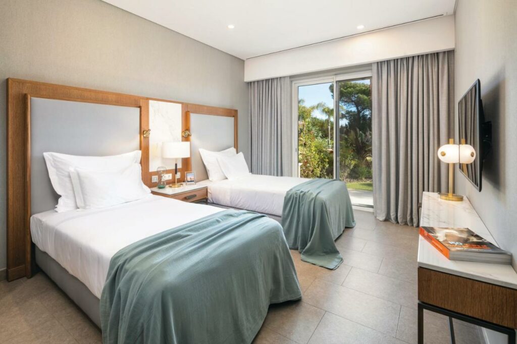 https://golftravelpeople.agiledigitalsolutions.co.uk/wp-content/uploads/2019/04/Wyndham-Grand-Algave-Quinta-do-Lago-Bedrooms-and-Suites-17-1024x682.jpg