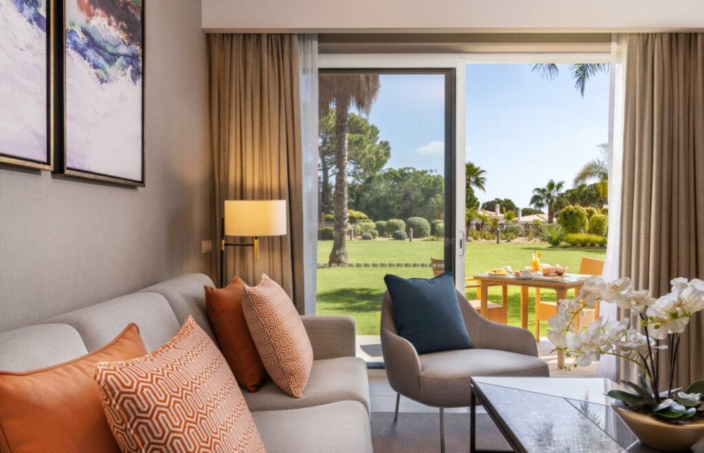 https://golftravelpeople.agiledigitalsolutions.co.uk/wp-content/uploads/2019/04/Wyndham-Grand-Algave-Quinta-do-Lago-Bedrooms-and-Suites-5-1024x659.jpg