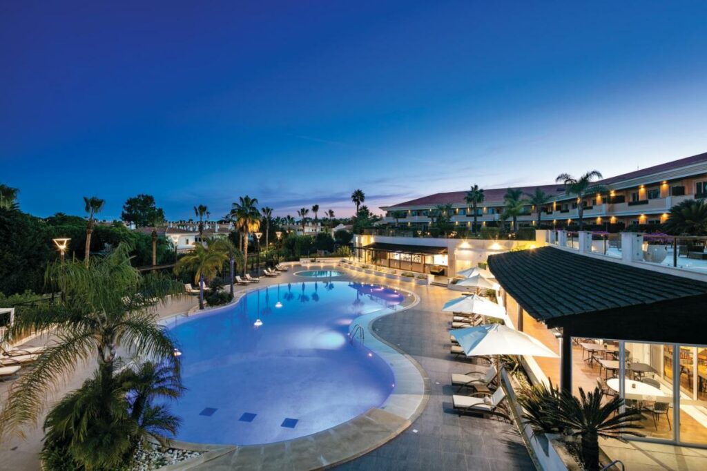 https://golftravelpeople.agiledigitalsolutions.co.uk/wp-content/uploads/2019/04/Wyndham-Grand-Algave-Quinta-do-Lago-Swimming-Pools-and-Leisure-Facilities-7-1024x682.jpg