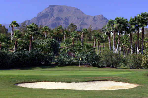 https://golftravelpeople.agiledigitalsolutions.co.uk/wp-content/uploads/2019/04/golf-las-americas-tenerife-12.jpg