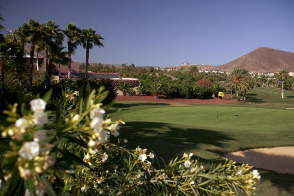 https://golftravelpeople.agiledigitalsolutions.co.uk/wp-content/uploads/2019/04/golf-las-americas-tenerife-19.jpg