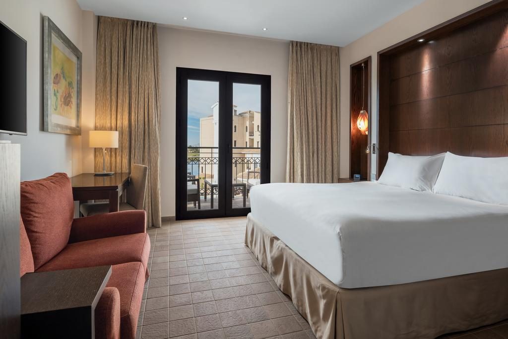 https://golftravelpeople.agiledigitalsolutions.co.uk/wp-content/uploads/2019/06/Doubletree-by-Hilton-La-Torre-Golf-Spa-Resort-Murcia-Spain-Bedrooms-53-1024x683.jpg