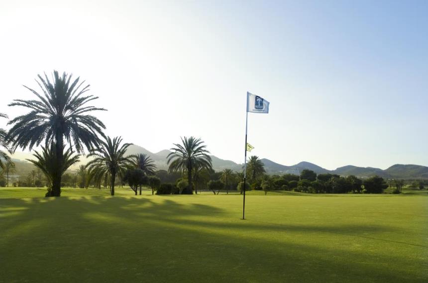 https://golftravelpeople.agiledigitalsolutions.co.uk/wp-content/uploads/2019/06/La-Manga-Club-South-Course-7.jpg