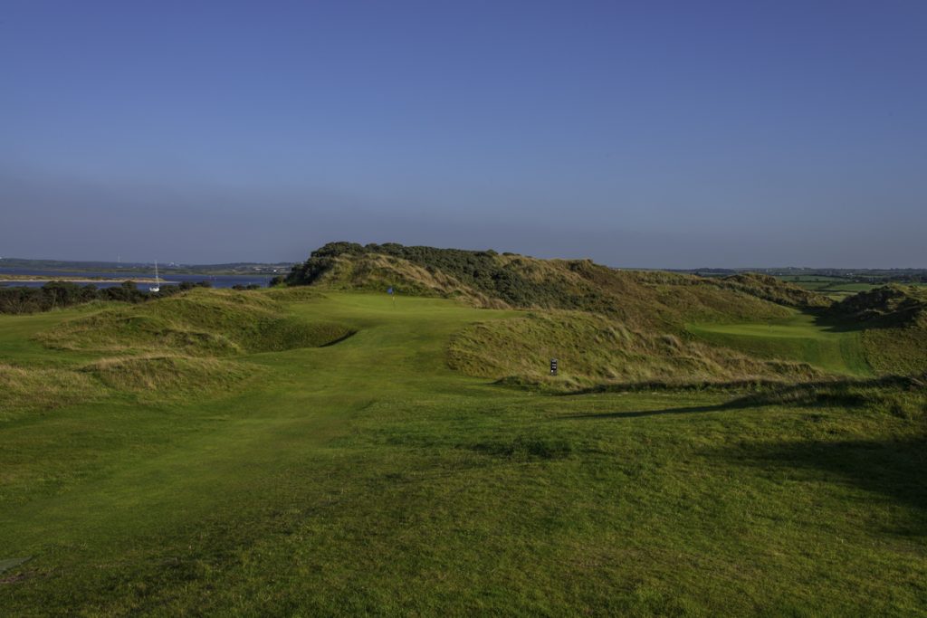 https://golftravelpeople.agiledigitalsolutions.co.uk/wp-content/uploads/2019/07/Castlerock-Golf-Club-Bann-Course-Northern-Ireland-5-1-1024x683.jpg