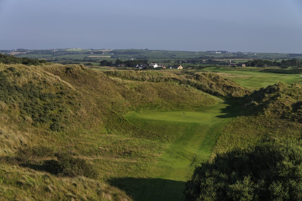 https://golftravelpeople.agiledigitalsolutions.co.uk/wp-content/uploads/2019/07/Castlerock-Golf-Club-Bann-Course-Northern-Ireland-6-1-1024x683.jpg