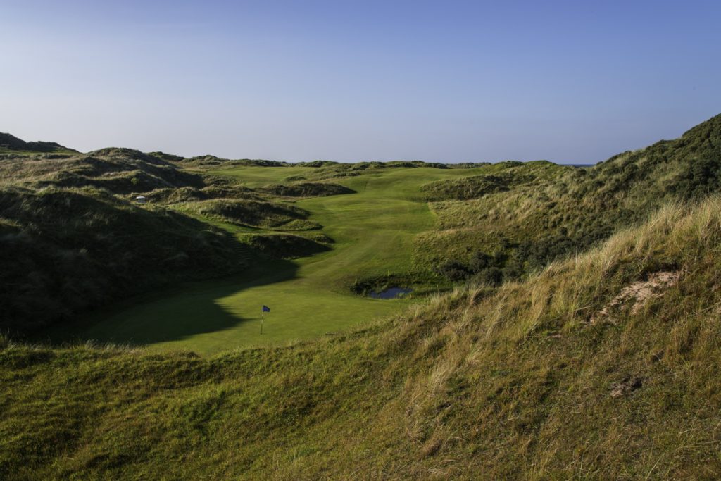 https://golftravelpeople.agiledigitalsolutions.co.uk/wp-content/uploads/2019/07/Castlerock-Golf-Club-Bann-Course-Northern-Ireland-7-1-1024x683.jpg