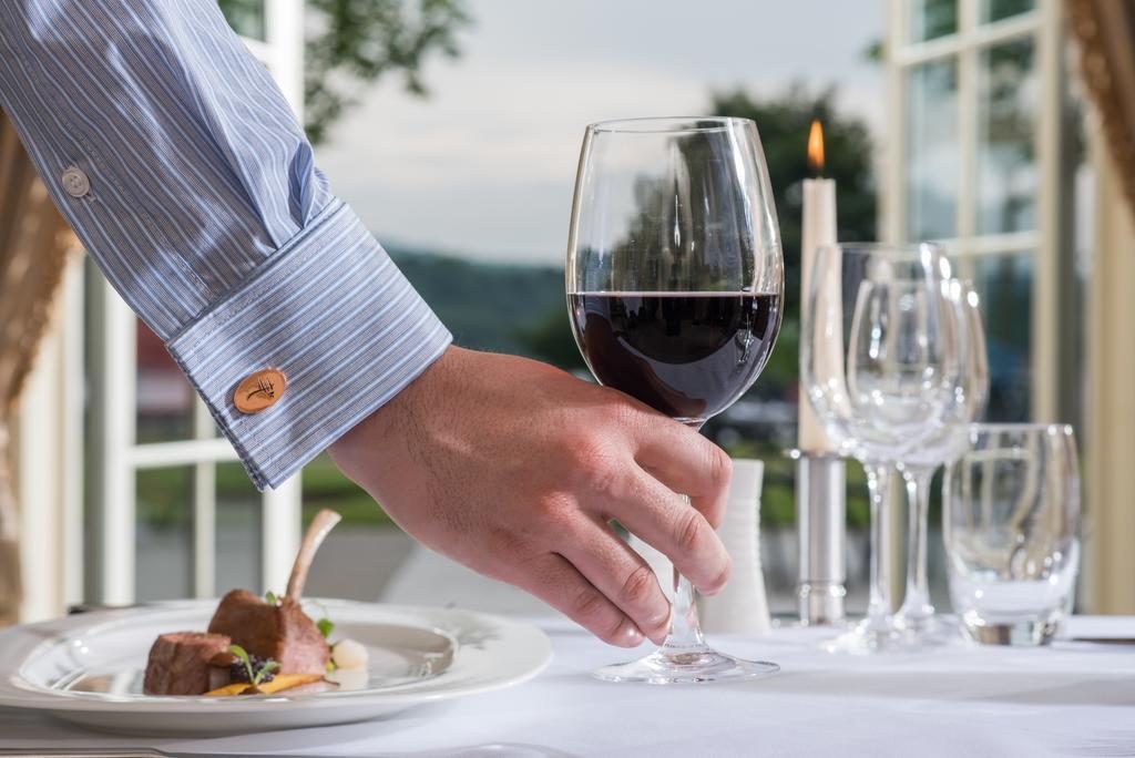 https://golftravelpeople.agiledigitalsolutions.co.uk/wp-content/uploads/2019/07/Lough-Erne-Resort-Restaurants-Dining-6-1024x684.jpg