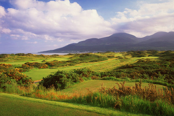 https://golftravelpeople.agiledigitalsolutions.co.uk/wp-content/uploads/2019/07/Royal-County-Down-Golf-Club-Championship-Links-10.jpg