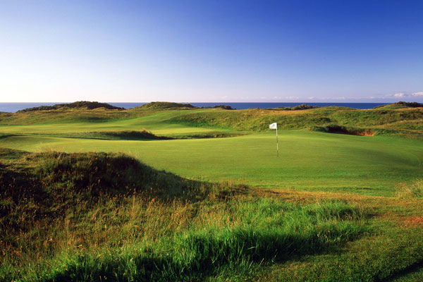 https://golftravelpeople.agiledigitalsolutions.co.uk/wp-content/uploads/2019/07/Royal-County-Down-Golf-Club-Championship-Links-13.jpg