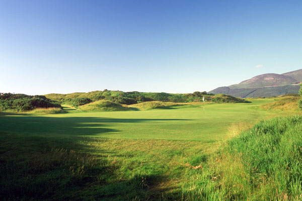 https://golftravelpeople.agiledigitalsolutions.co.uk/wp-content/uploads/2019/07/Royal-County-Down-Golf-Club-Championship-Links-18.jpg