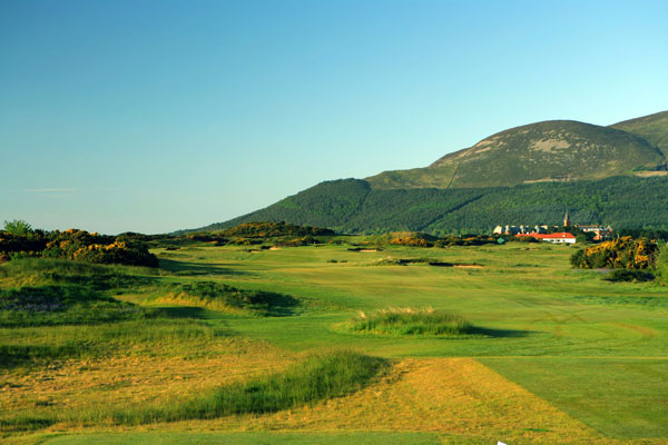 https://golftravelpeople.agiledigitalsolutions.co.uk/wp-content/uploads/2019/07/Royal-County-Down-Golf-Club-Championship-Links-21.jpg