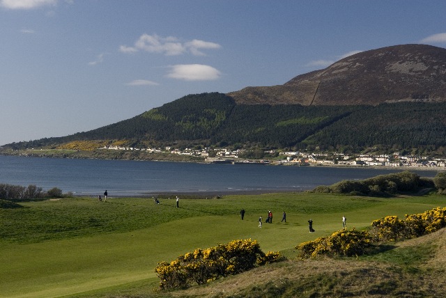 https://golftravelpeople.agiledigitalsolutions.co.uk/wp-content/uploads/2019/07/Royal-County-Down-Golf-Club-Championship-Links-3.jpg