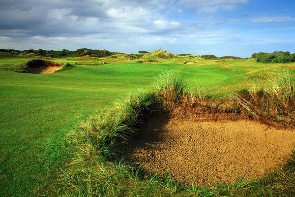 https://golftravelpeople.agiledigitalsolutions.co.uk/wp-content/uploads/2019/07/Royal-County-Down-Golf-Club-Championship-Links-6.jpg