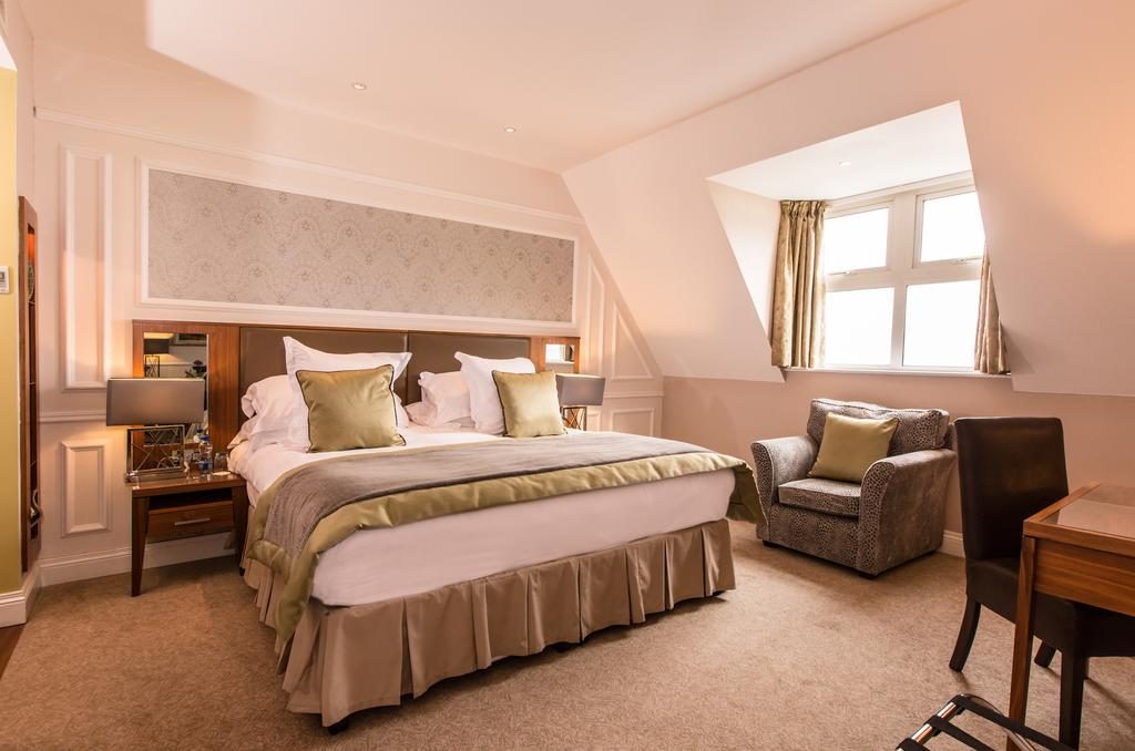 https://golftravelpeople.agiledigitalsolutions.co.uk/wp-content/uploads/2019/07/Slieve-Donard-Hotel-Newcastle-County-Down-Northern-Ireland-Bedrooms-10-1024x678.jpg