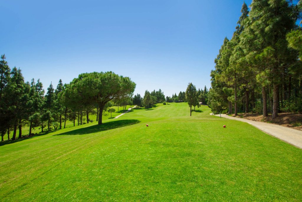 https://golftravelpeople.agiledigitalsolutions.co.uk/wp-content/uploads/2019/11/Chaparral-Golf-Club-Mijas-Costa-del-Sol-hoyo-5-a-Copy-1024x683.jpg