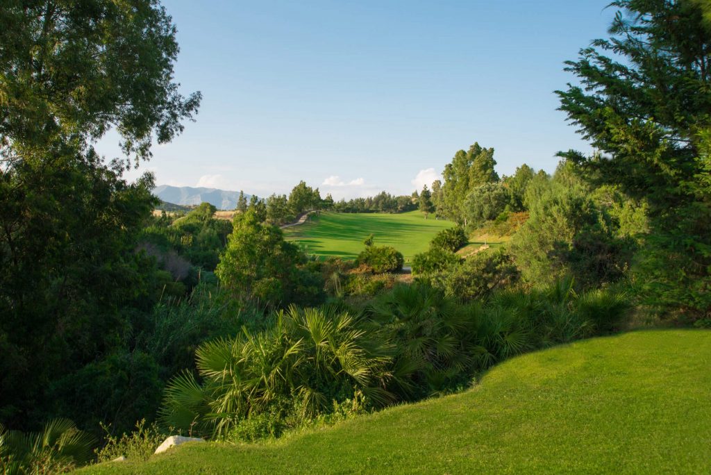 https://golftravelpeople.agiledigitalsolutions.co.uk/wp-content/uploads/2019/11/Chaparral-Golf-Club-Mijas-Costa-del-Sol-hoyo-7-Copy-1024x684.jpg