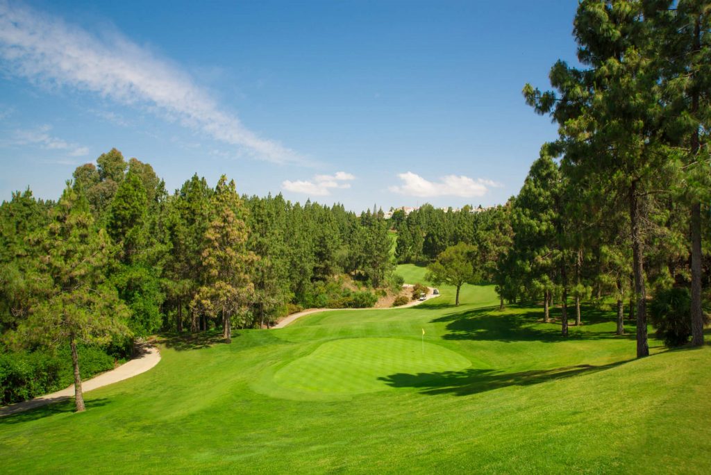 https://golftravelpeople.agiledigitalsolutions.co.uk/wp-content/uploads/2019/11/Chaparral-Golf-Club-Mijas-Costa-del-Sol-hoyo-8-a-Copy-1024x684.jpg