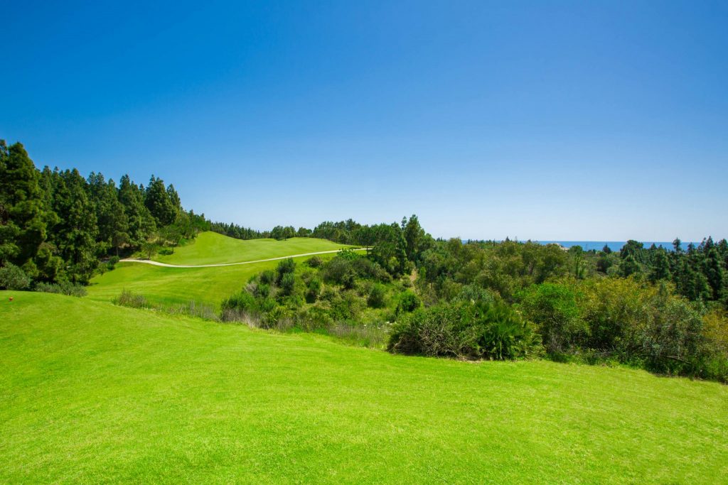 https://golftravelpeople.agiledigitalsolutions.co.uk/wp-content/uploads/2019/11/Chaparral-Golf-Club-Mijas-Costa-del-Sol-hoyo-9-b-Copy-1024x683.jpg