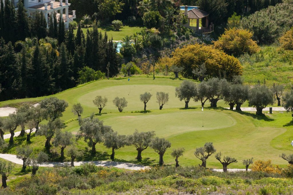 https://golftravelpeople.agiledigitalsolutions.co.uk/wp-content/uploads/2019/11/Tramores-Golf-at-Villa-Padierna-4-1024x682.jpg