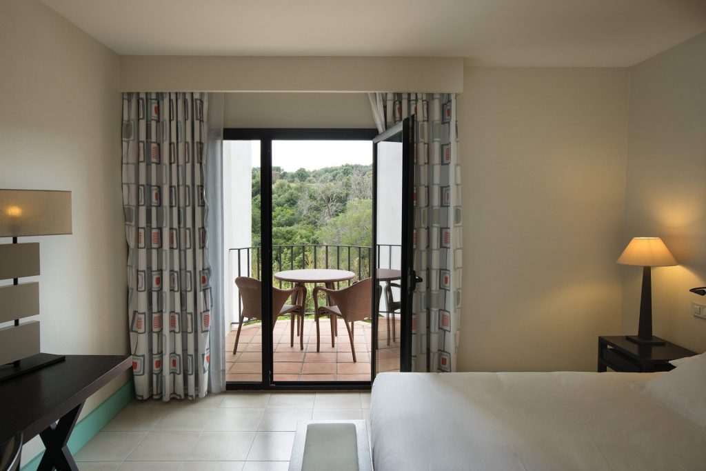 https://golftravelpeople.agiledigitalsolutions.co.uk/wp-content/uploads/2019/12/Hotel-Encinar-de-Sotogrande-Bedrooms-27-1024x683.jpg