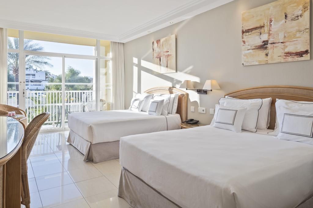 https://golftravelpeople.agiledigitalsolutions.co.uk/wp-content/uploads/2019/12/Melia-Marbela-Banus-Bedrooms-22-1024x682.jpg