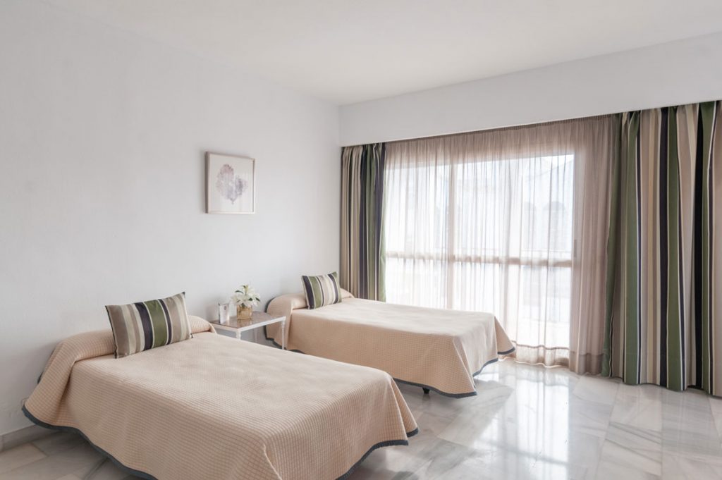 https://golftravelpeople.agiledigitalsolutions.co.uk/wp-content/uploads/2019/12/PYR-Marbella-Hotel-Bedrooms-1-1024x681.jpg