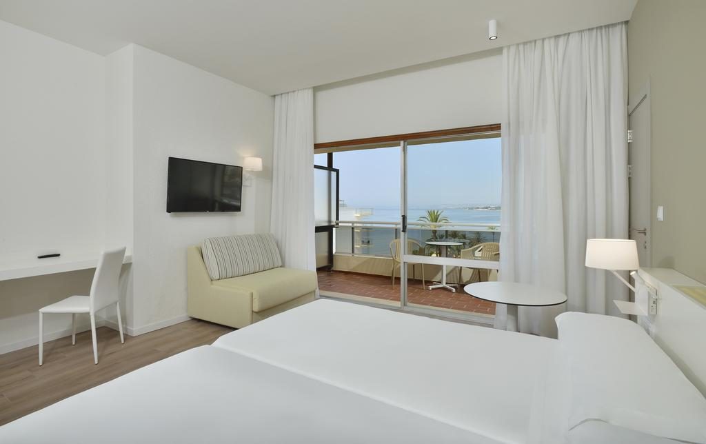 https://golftravelpeople.agiledigitalsolutions.co.uk/wp-content/uploads/2019/12/Sol-Marbella-Estepona-Atalaya-Park-Bedrooms-6-1024x644.jpg
