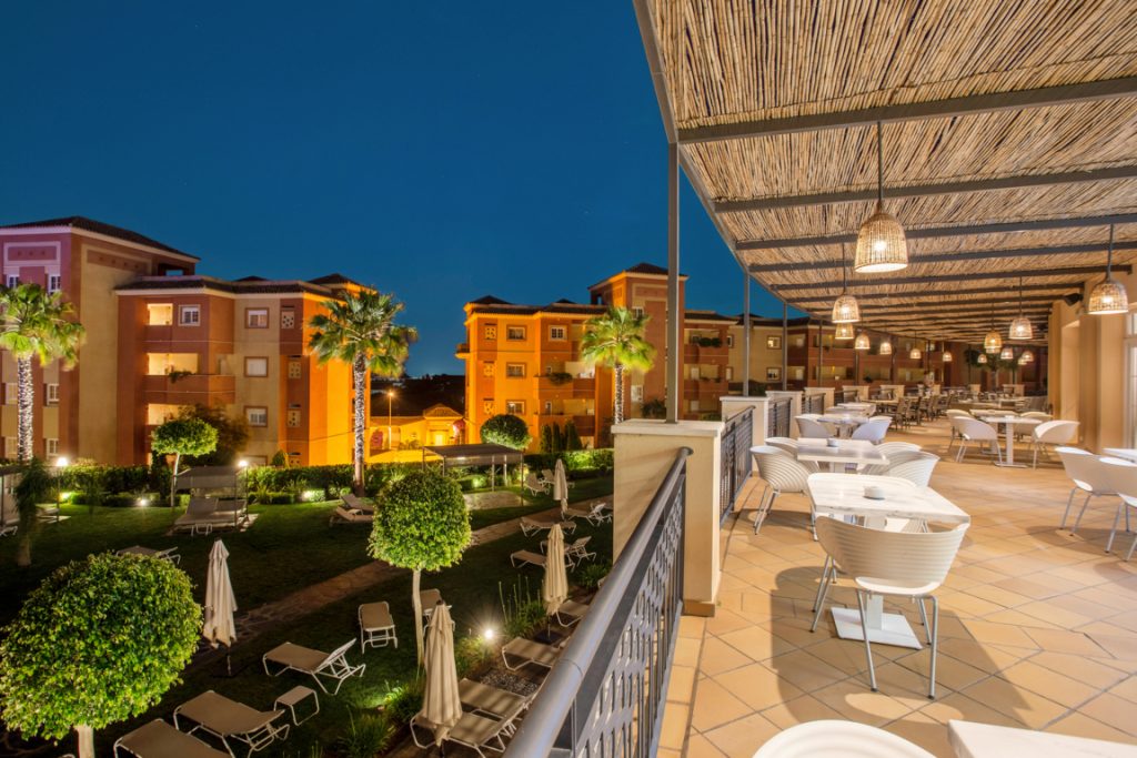 https://golftravelpeople.agiledigitalsolutions.co.uk/wp-content/uploads/2019/12/THE-RESIDENCES-ISLANTILLA-APARTMENTS-Restaurants-6-1024x683.jpg