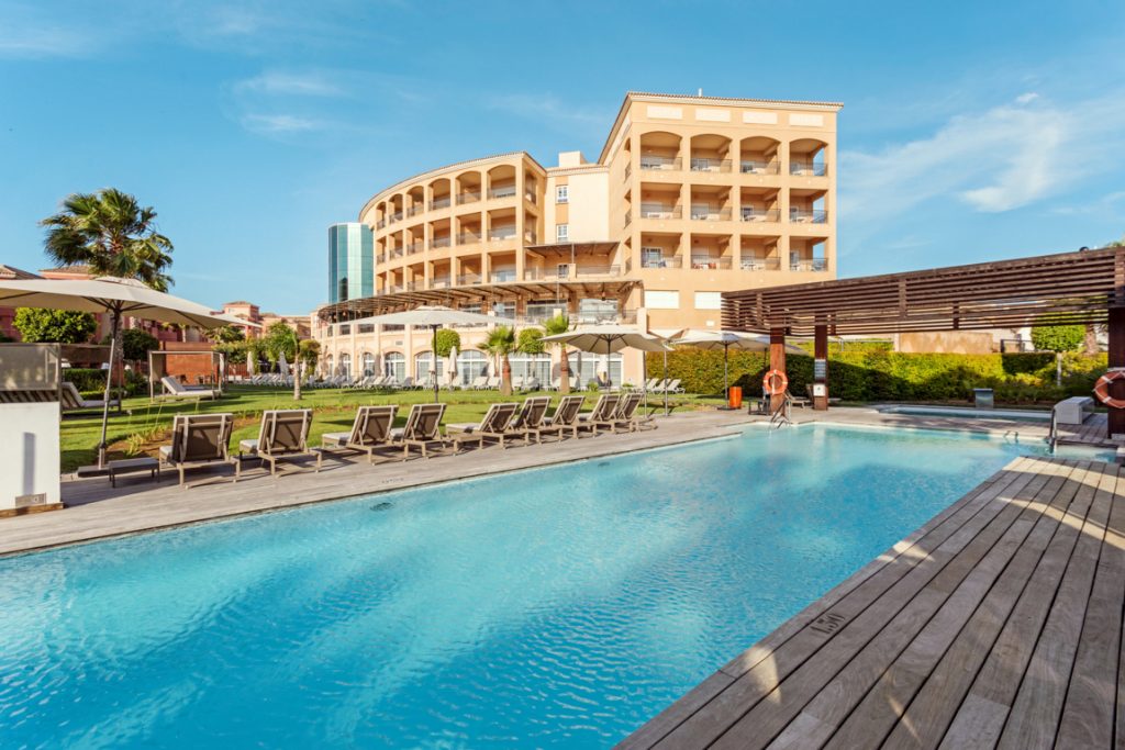 https://golftravelpeople.agiledigitalsolutions.co.uk/wp-content/uploads/2019/12/THE-RESIDENCES-ISLANTILLA-APARTMENTS-swimming-pools-spa-gym-gardens-6-1024x683.jpg