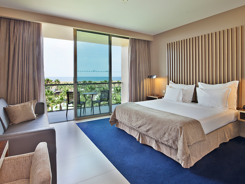 https://golftravelpeople.agiledigitalsolutions.co.uk/wp-content/uploads/2019/12/Vidamar-Resort-Hotel-Albufeira-Algarve-Bedrooms-14.jpg