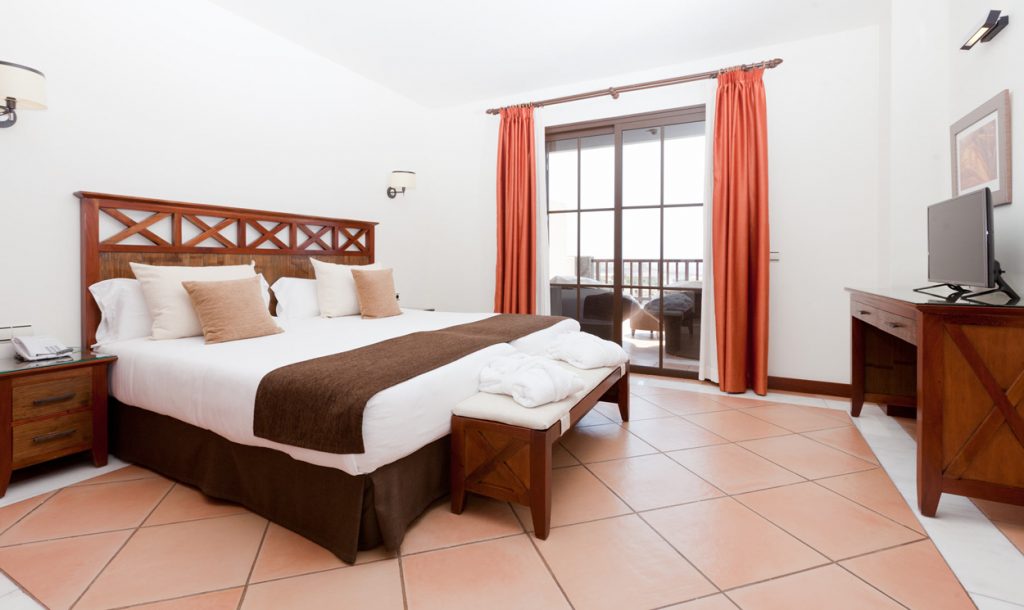 https://golftravelpeople.agiledigitalsolutions.co.uk/wp-content/uploads/2020/09/Hotel-Suite-Villa-Maria-Costa-Adeje-Tenerife-3-bedroom-villas-5-1024x610.jpg