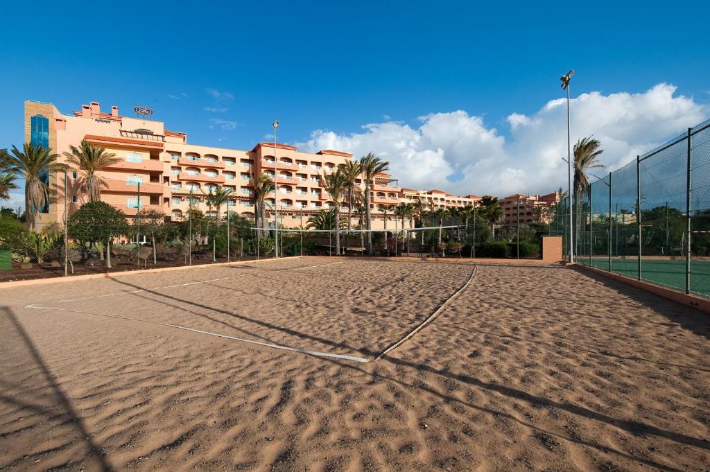 https://golftravelpeople.agiledigitalsolutions.co.uk/wp-content/uploads/2020/11/Elba-Sara-Beach-Golf-Resort-Fuerteventura-Swimming-Pools-and-Leisure-Facilities-10.jpg