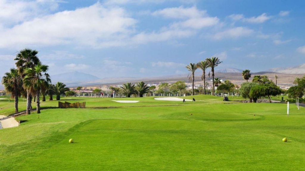 https://golftravelpeople.agiledigitalsolutions.co.uk/wp-content/uploads/2020/11/Fuerteventura-Golf-Club-1-1024x575.jpg