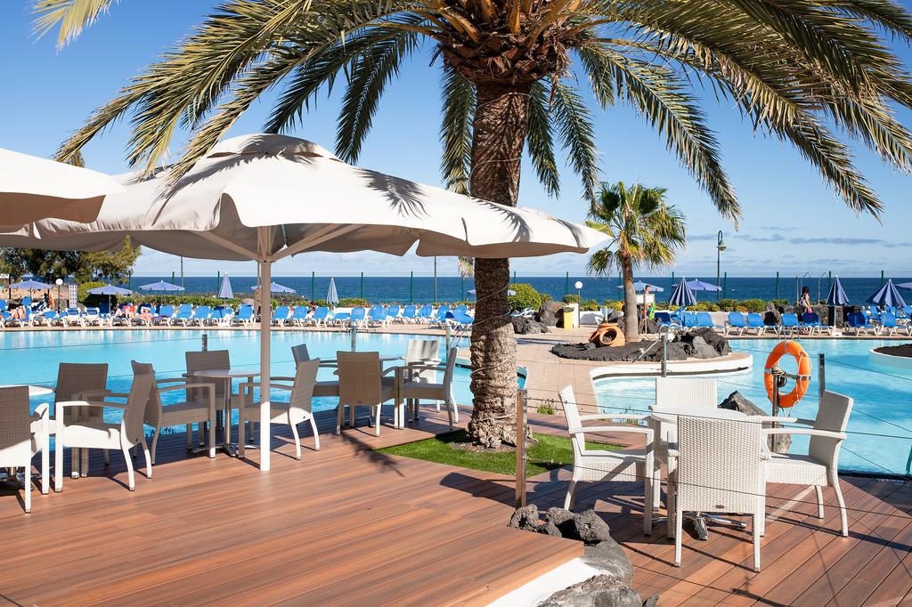 https://golftravelpeople.agiledigitalsolutions.co.uk/wp-content/uploads/2020/11/Grand-Teguise-Playa-Hotel-Lanzarote-Swimming-Pools-Leisure-Facilities-1.jpg