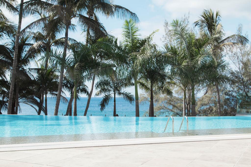 https://golftravelpeople.agiledigitalsolutions.co.uk/wp-content/uploads/2020/11/Hotel-Fariones-Puerto-del-Carmen-Lanzarote-Swimming-Pools-1.jpg