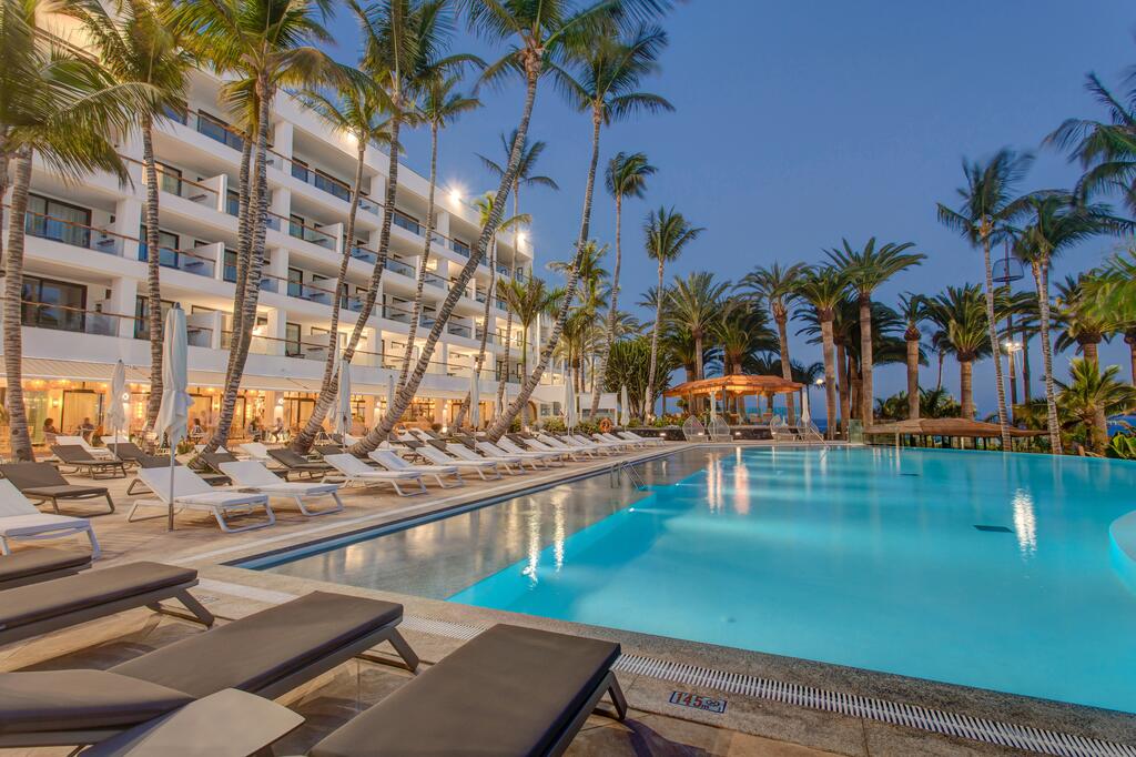 https://golftravelpeople.agiledigitalsolutions.co.uk/wp-content/uploads/2020/11/Hotel-Fariones-Puerto-del-Carmen-Lanzarote-Swimming-Pools-3.jpg