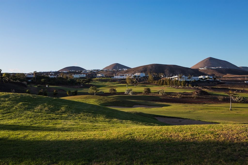 https://golftravelpeople.agiledigitalsolutions.co.uk/wp-content/uploads/2020/11/Lanzarote-Golf-Club-1-1024x683.jpg