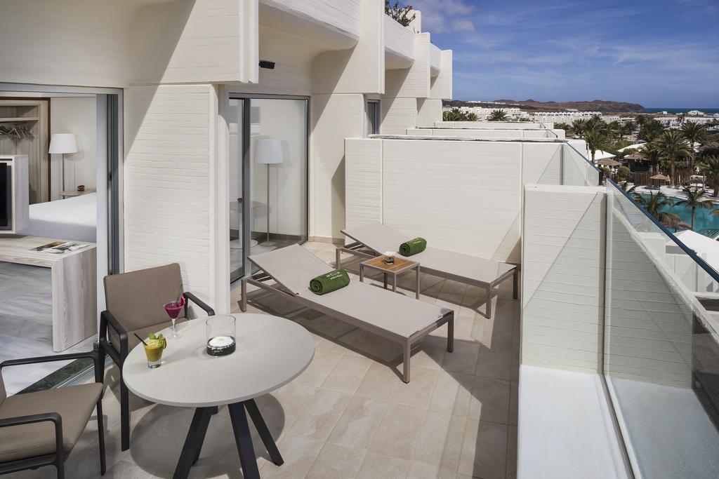 https://golftravelpeople.agiledigitalsolutions.co.uk/wp-content/uploads/2020/11/Melia-Salinas-Hotel-Lanzarote-Bedrooms-4.jpg